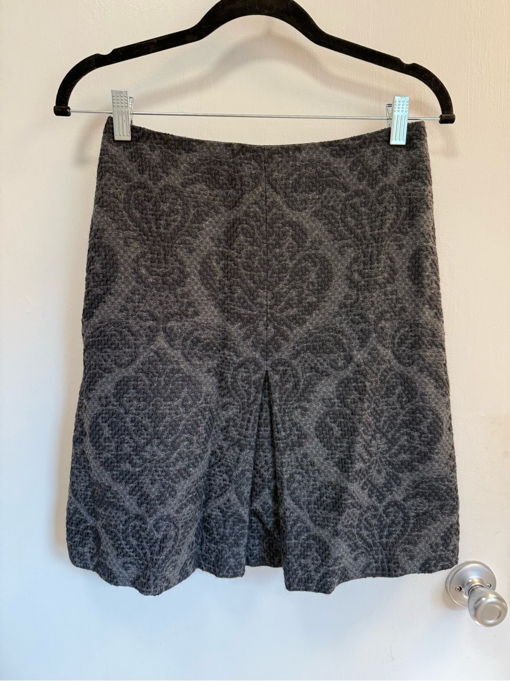 Ann Taylor Gray & Black Damask Jacquard Wool Skirt — Box Pleat Front 0P
